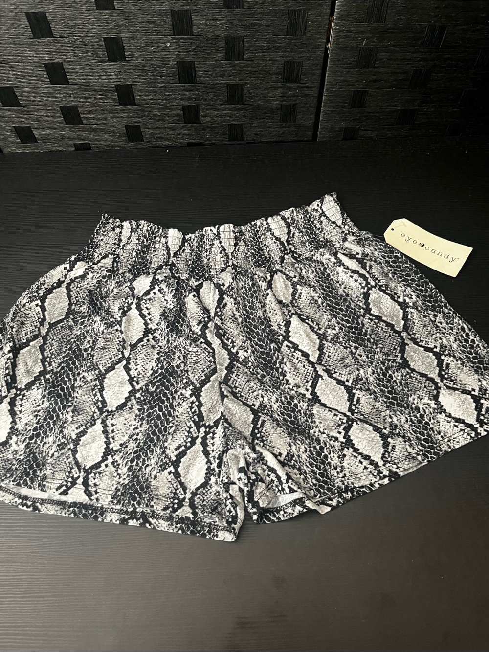 Women’s Eye Candy Black & white snake print shorts Size Large
